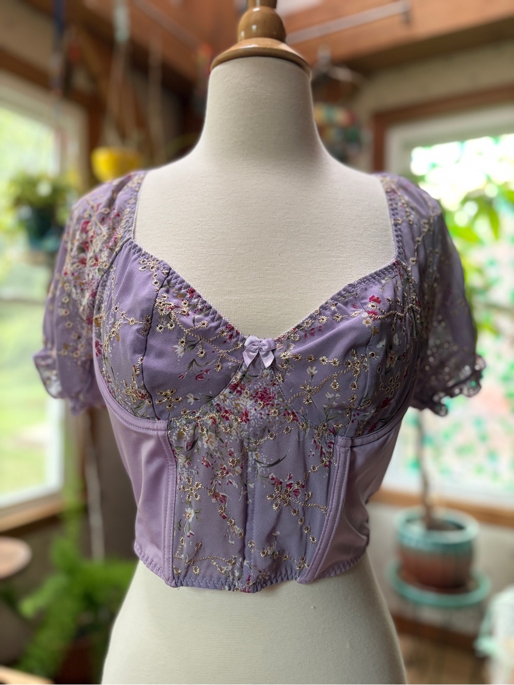 Unbranded stretch Lavender Puff-Sleeve embroidered cropped top with flex boning